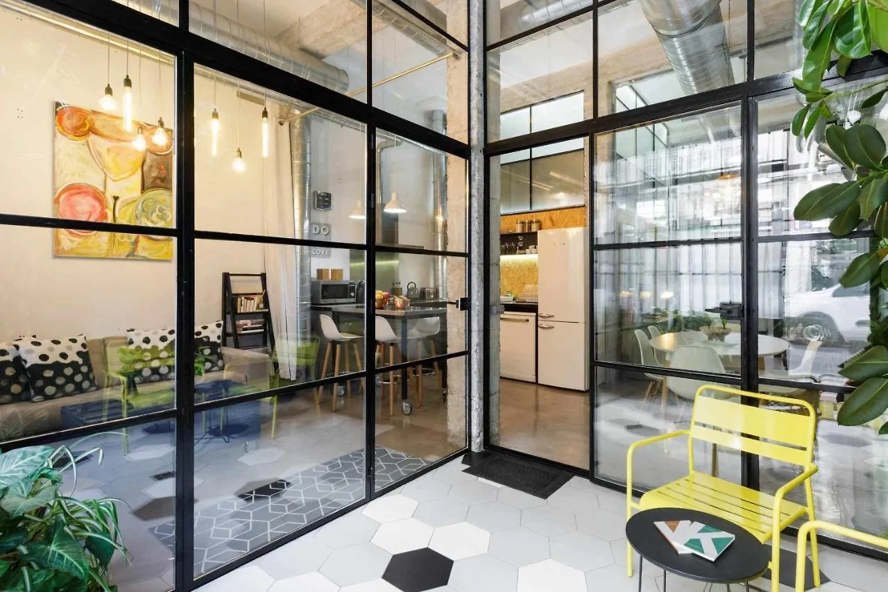 Monkeys Apartments Luxury Metaloft location
